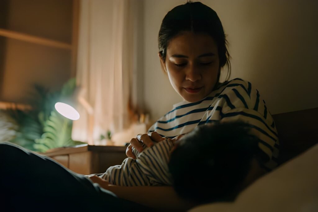 Cooling the Midnight Shift A Specialist Guide to Breastfeeding and Night Sweats